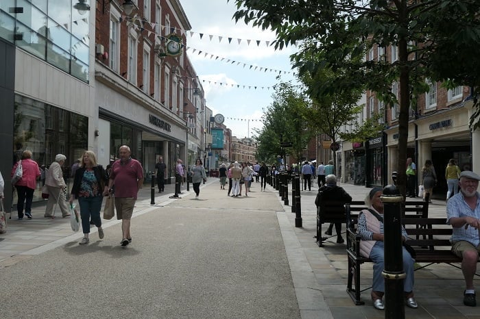 Retail footfall boosted by last week’s good weather