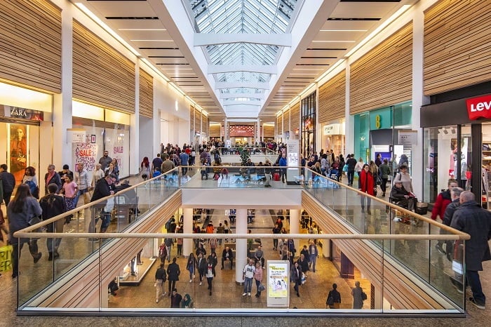 Retail footfall boosted by warmer weather