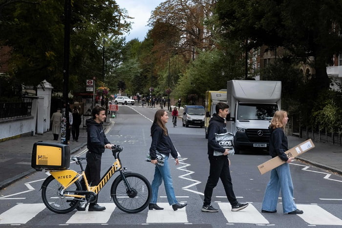 ASOS teams up with Hived for sustainable same-day deliveries across London