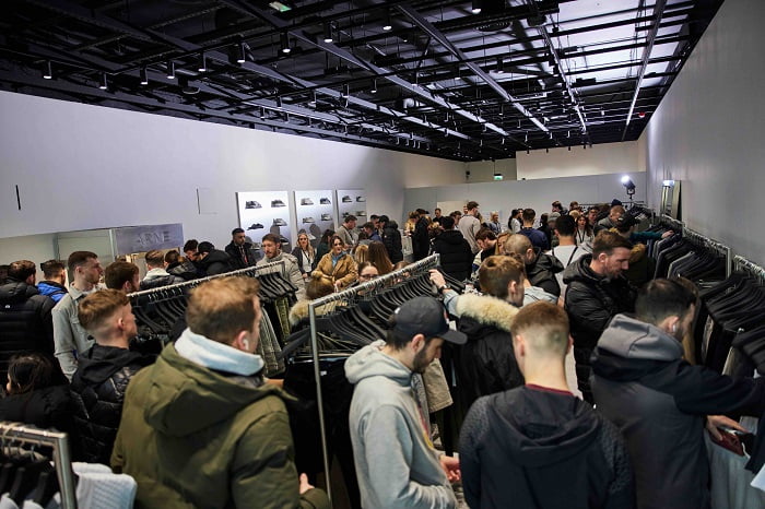 Arne welcomes queues of visitors to Liverpool ONE pop-up